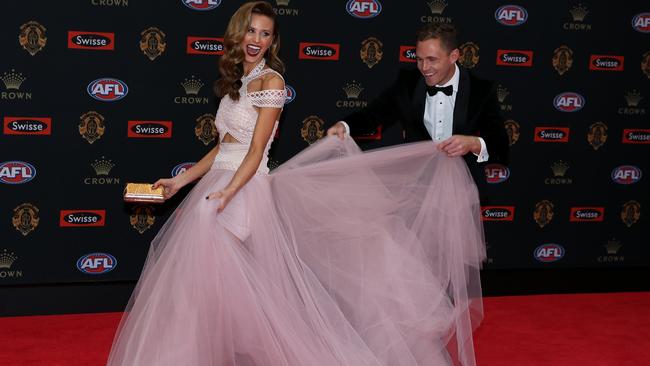 Joel Selwood helps soon-to-be wife Brit Davis get the perfect shot.