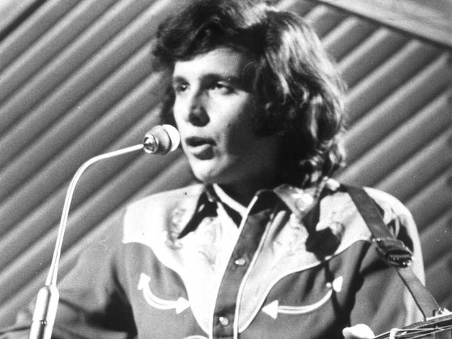 American singer Don McLean is one of the guest stars in this week's "They Sold A Million" show on BBC-2, Sunday, April 1st. Universal PictorialPress Photo. b/w. p/. 1973 photo. /music /musicians