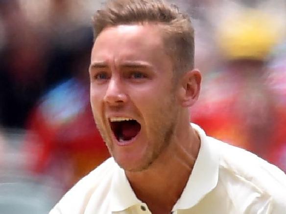 England's paceman Stuart Broad (R) celebrates dismissing Australia'S batsman Peter Handscomb (L) on the second day of the second Ashes cricket Test match in Adelaide in December 3, 2017. / AFP PHOTO / WILLIAM WEST / --IMAGE RESTRICTED TO EDITORIAL USE - STRICTLY NO COMMERCIAL USE--