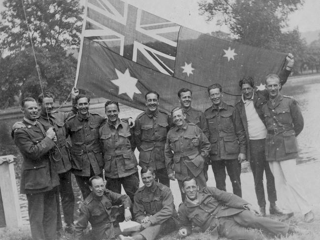 The AIF rowing squad with the Birdwood Flag at Henley in 1919. Picture courtesy: The Oarsmen by Scott Patterson/Hardie Grant Publishing