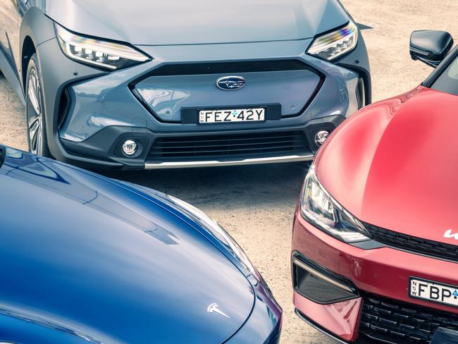 Photo of the comparison test between the Subaru Solterra, Kia EV6 and Model Y Long Range