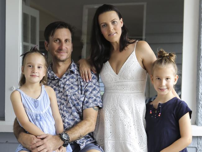 Model mothers in battle over surrogacy arrangement | The Courier Mail