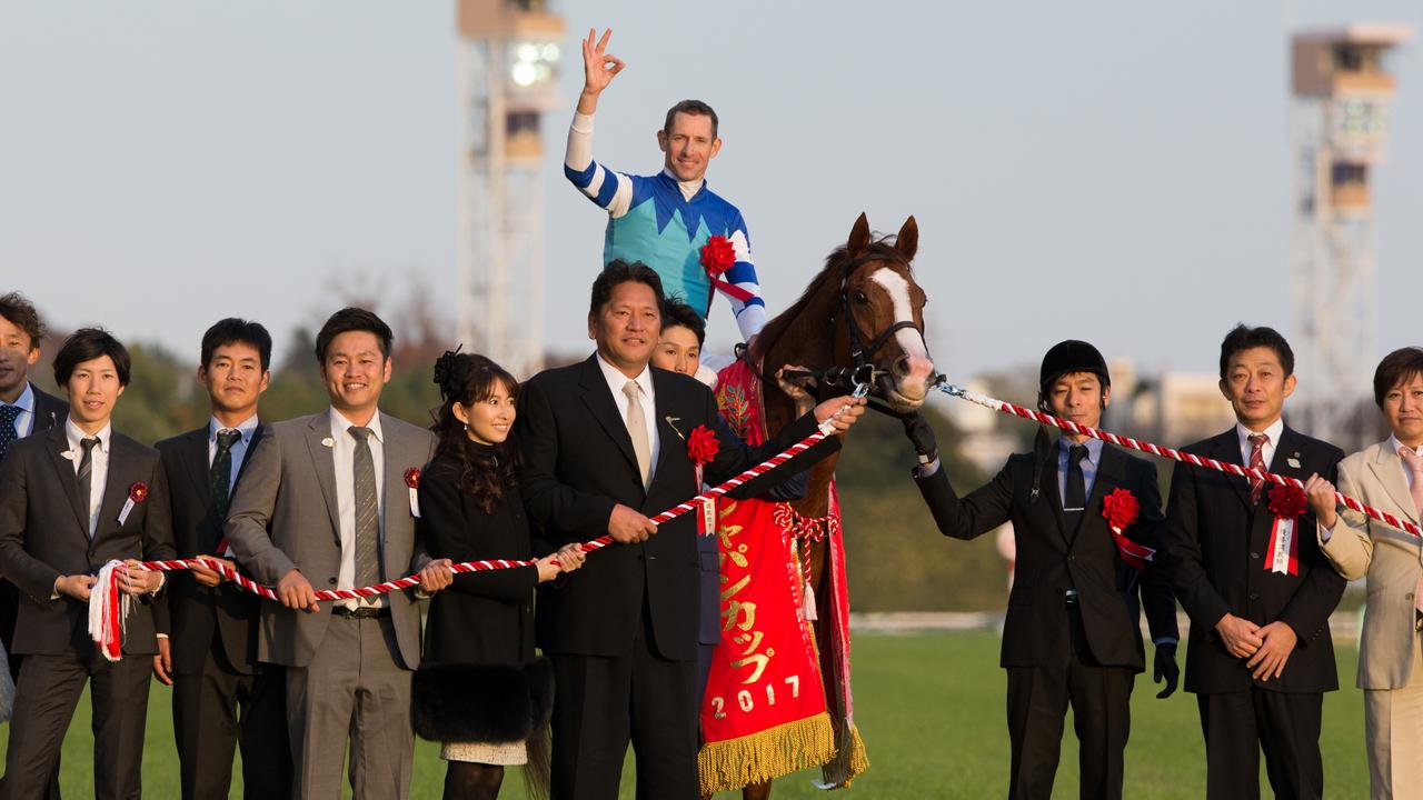 Cheval Grand wygrywa 37. Puchar Japonii (G1 2400m) na Tokyo Track, Japonia