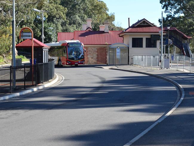 25/8/16. Train strike - Blackwood StationBusses to take commutersPic: Keryn Stevens