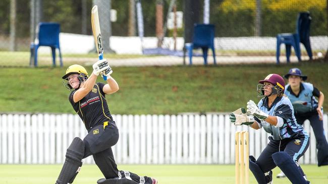 Grace Harris played in Saturday’s semi-final but missed the grand final on Sunday because of a knee complaint. (AAP Image/Richard Walker)