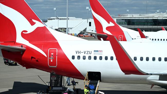 BRISBANE, AUSTRALIA - NewsWire Photos - AUGUST 11, 2022. Qantas baggage handlers at work at Brisbane airport. Industrial action will start at Qantas and budget offshoot Jetstar by the end of August amid an escalating fight over pay with its licensed engineers.Picture: NCA NewsWire / Dan Peled