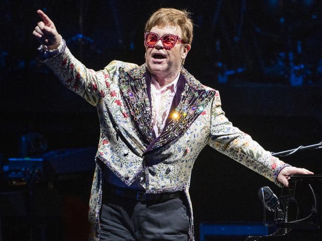 Elton John is fully vaccinated and experiencing mild symptoms. Picture: Getty Images