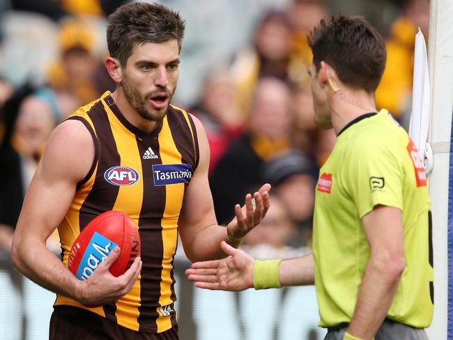 AFL Round 21. 11/08/2018.  Hawthorn v Geelong at the MCG. Hawthorn's Ricky Henderson argues his point with the field umpire after a free kick was given to Geelong's Daniel Menzel for a deliberate rushed point late in the game    .Pic: Michael Klein