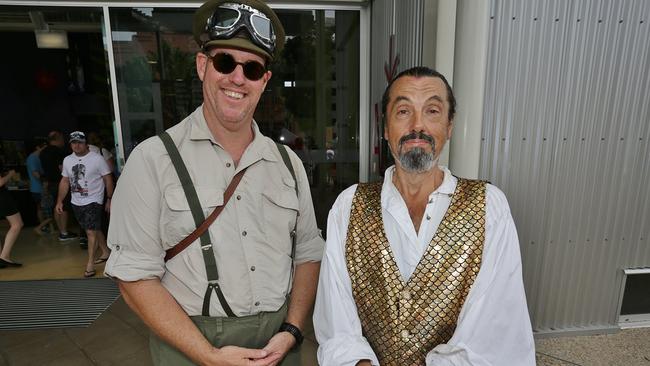 L-R Andrew Osbourne and Tony Tsimbas at CapriCon.