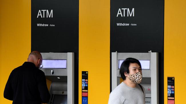 Commonwealth Bank has slugged thousands of customers extra for transactions after the bank’s systems double billed many for spending on their card.. Picture: NCA NewsWire/Bianca De Marchi