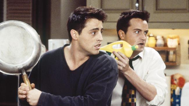 Matt LeBlanc as Joey and Matthew Perry as Chandler in Friends, episode titled “The one after the superbowl”