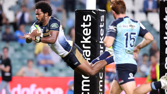 Henry Speight flies over for a try against the Waratahs.