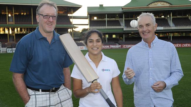 Lisa Sthalekar (C) at the Sydney Cricket Ground. Picture: Craig Wilson.