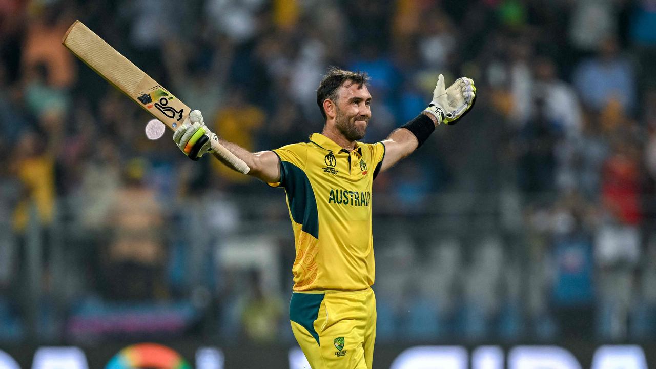 Ian Smith said Glenn Maxwell should be carried off after his double century. (Photo by INDRANIL MUKHERJEE / AFP)