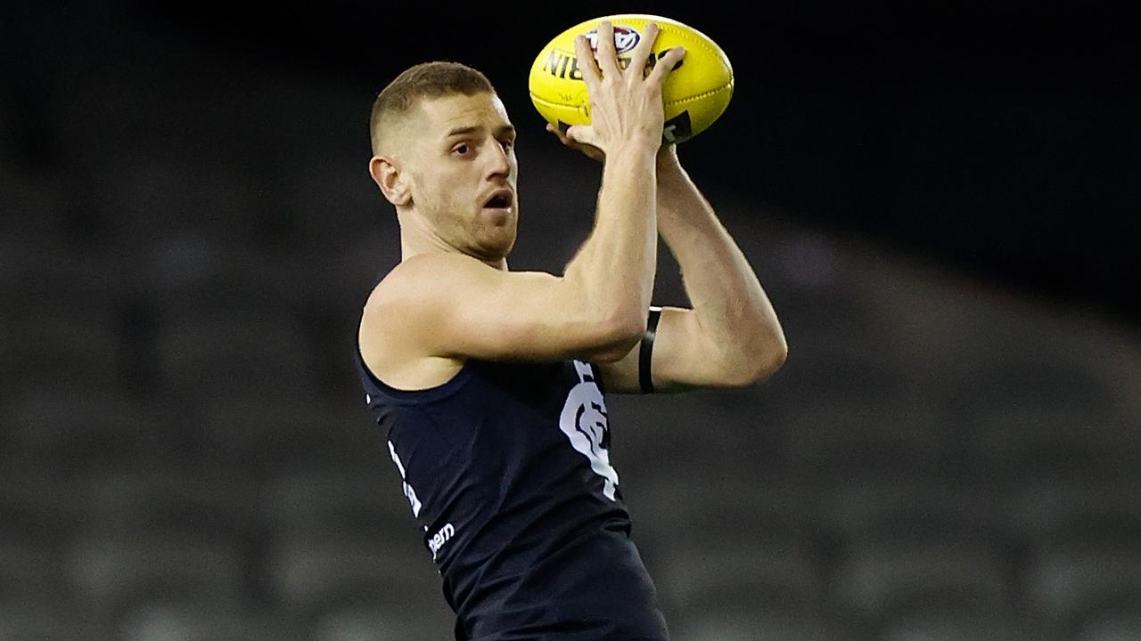 MELBOURNE, AUSTRALIA – AUGUST 07: Liam Jones of the Blues in action during the 2021 AFL Round 21 match between the Carlton Blues and the Gold Coast Suns at Marvel Stadium on August 7, 2021 in Melbourne, Australia. (Photo by Michael Willson/AFL Photos via Getty Images)