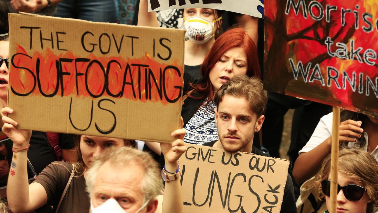 Thousands of people rallied in Sydney’s CBD last night, slamming the NSW and federal governments for their response to the bushfires and smoke.