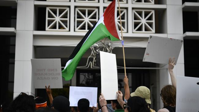 Hundreds of Territorians attended a protest outside of NT parliament on Friday October 27 calling for a ceasefire in the Gaza conflict.