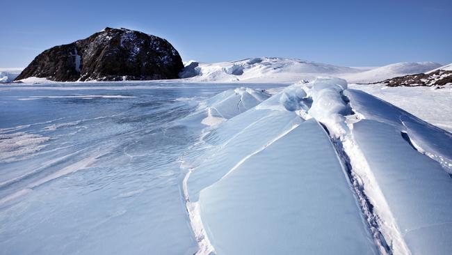 RS17214 Pressure ridge in the fast ice along the Antarctic coastline. © Chris Wilson/Australian Antarctic Division