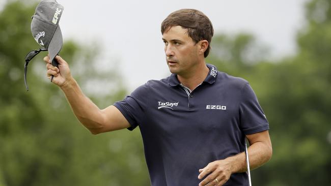 Kevin Kisner waves to the gallery after sinking his putt on the 18th hole.