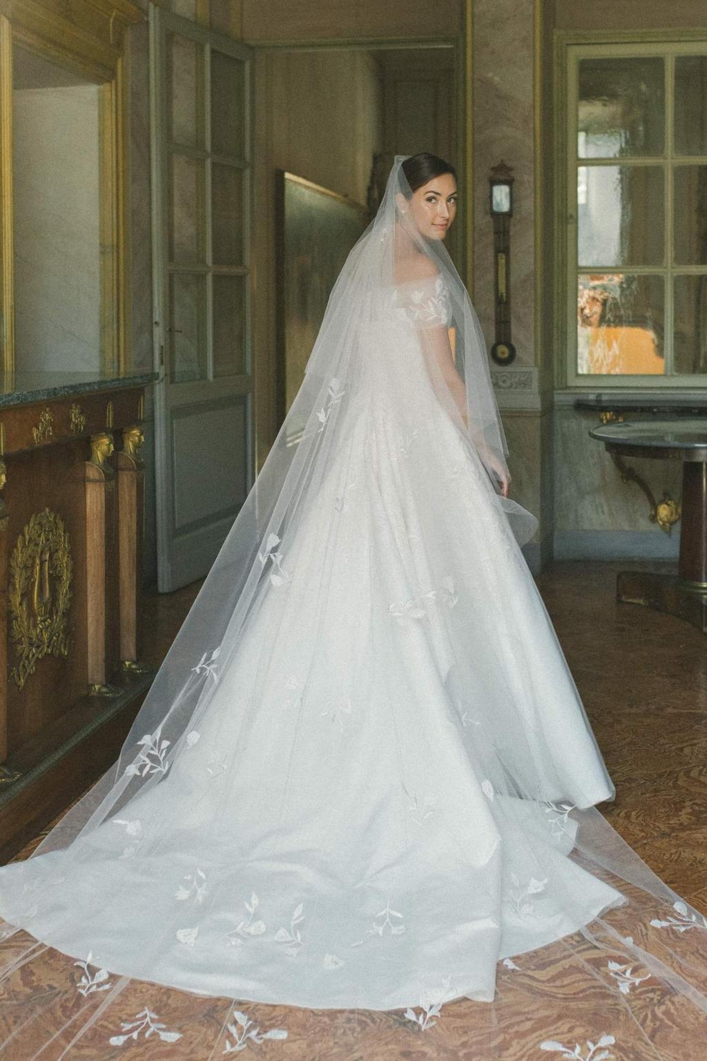 Carolina herrera shop hunter wedding dress