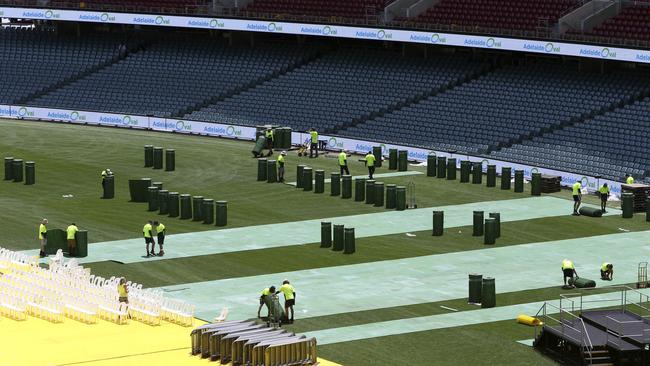 Ground staff are pictured setting up for the fight. Picture Sarah Reed