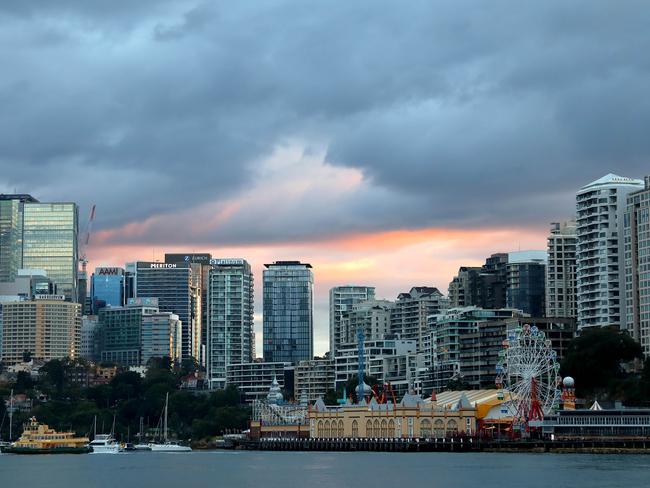 SYDNEY, AUSTRALIA - NewsWire Photos AUGUST 3, 2021: Rain clouds pictured as the sun rises in North Sydney during Lockdown. Picture: NCA NewsWire / Damian Shaw