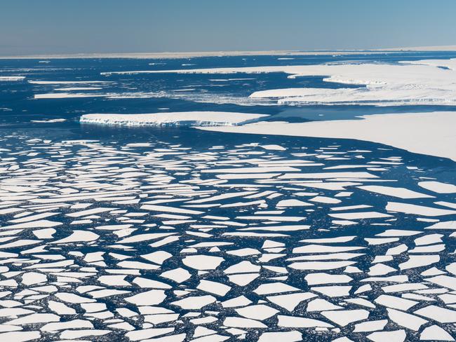 Antarctic Ice Sheet . Credit Lenneke Jong, AAD)