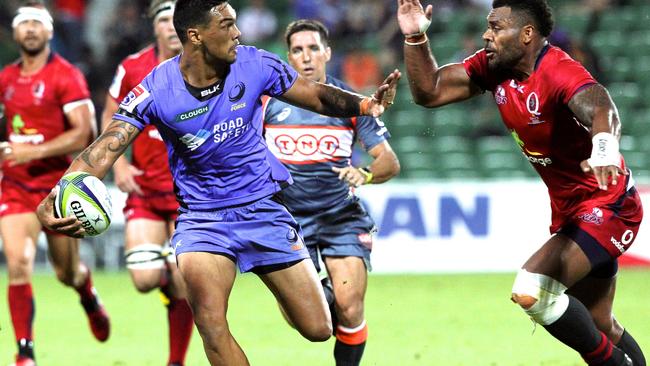 Chance Peni of the Force fends off Samu Kerevi of the Reds during the Round 2 Super Rugby match between the Western Force and the Queensland Reds at NIB Stadium in Perth, Thursday, March 2, 2017. (AAP Image/Richard Wainwright) NO ARCHIVING, EDITORIAL USE ONLY