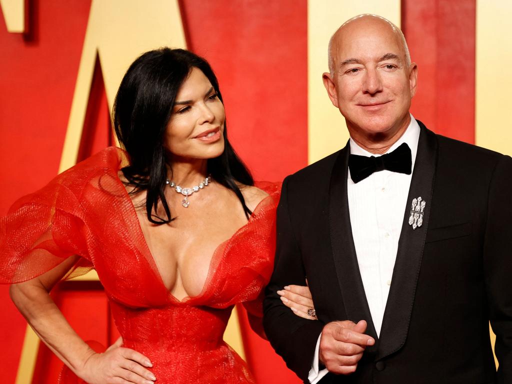 Amazon founder Jeff Bezos (with fiancée Lauren Sánchez) is reportedly the owner of an $120 million private jet. Picture: Michael Tran / AFP)