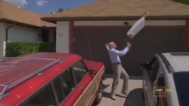 Walter White throws a pizza on the roof