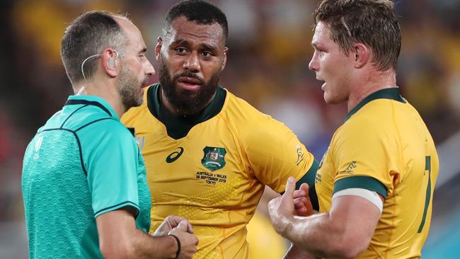 CHOFU, JAPAN - SEPTEMBER 29: Referee Romain Poite speaks with Samu Kerevi and Michael Hooper of Australia during the Rugby World Cup 2019 Group D game between Australia and Wales at Tokyo Stadium on September 29, 2019 in Chofu, Tokyo, Japan. (Photo by Dan Mullan/Getty Images)