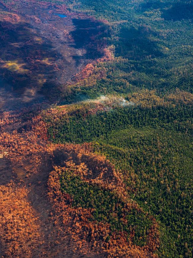 2019 Tasmanian bush fires. near the Gordon River, Gell River Fire - at Southwest National Park. . Picture - LUKE TSCHARKE / PAR AVION
