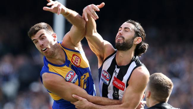 Scott Lycett battles with Brodie Grundy in the ruck. Picture: Michael Klein