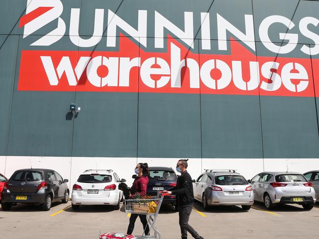 SYDNEY, AUSTRALIA - NewsWire Photos, SEPTEMBER, 27 2021: People are seen at Bunnings in Alexandria as Covid-19 restrictions ease in Sydney. Picture: NCA NewsWire / Gaye Gerard