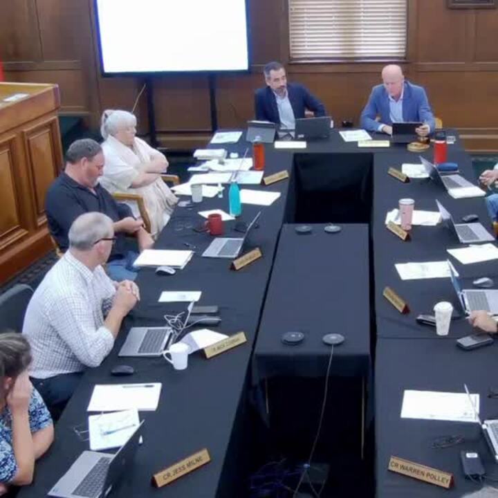 Qld mayor’s shock ‘licence to hunt aborigines’ analogy sparks outrage