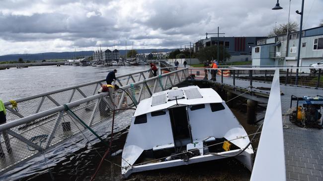 Sea Scouts pontoon rescue mission at Launceston's Home Point. October 14. Picture: Alex Treacy