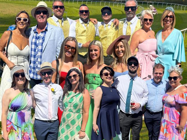 Art for Melbourne Cup social picture gallery