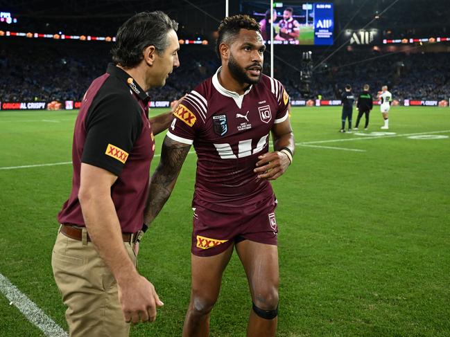 Billy Slater downloaded some defensive information to Hamiso Tabuai-Fidow. NRL Photos