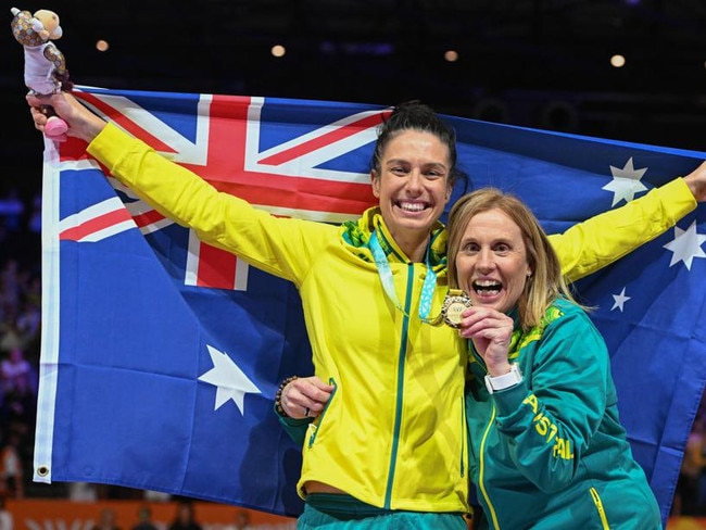 Ash Brazill with Assistant Coach Nicole Richardson at Birmingham Commonwealth Games in 2022. Picture: Sue McKay/Getty Images