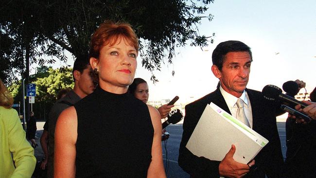 Pauline Hanson arrives at court with lawyer Chris Nyst and media in tow in 2003.