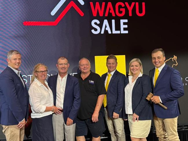 AWA chief executive Dr Matt McDonagh, Carmen Cooper, Circle8, Jeremy Cooper, Circle8, Keith Hay, Geneflow, David Felsch, Ray White Livestock Dalby, Amy Felsch, Ray White Livestock Dalby and guest auctioneer Lincoln McKinlay. Picture: Supplied