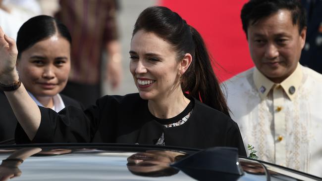 New Zealand's Prime Minister Jacinda Ardern (C) waves upon arriving at Clark International airport in Pampanga province, north of Manila on November 12, 2017 to attend the 31st Association of South East Asian Nations (ASEAN) Summit. World leaders arrive in the Philippines' capital for two days of summits beginning on November 13.  / AFP PHOTO / MANAN VATSYAYANA