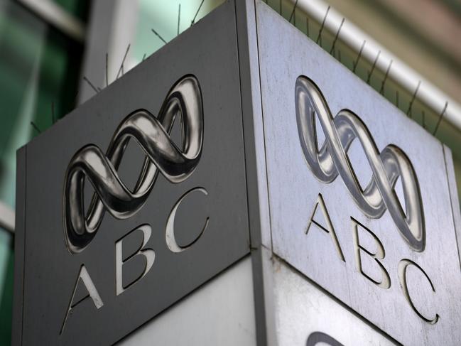 (FILES) In this file photo taken on September 27, 2018 the logo for Australia's public broadcaster ABC is seen at its head office building in Sydney. - Australian police raided the headquarters of public broadcaster ABC on June 5, 2019, the second high-profile probe into news outlets in 24 hours, amid a crackdown on sensitive leaks. (Photo by Saeed KHAN / AFP)