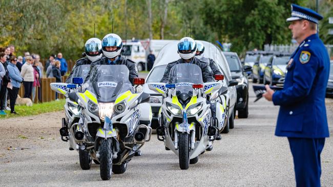 Hundreds of NSW police and members of the public formed an honour guard as Glen’s body was returned to NSW. Picture: AAP