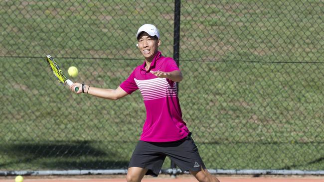 Jonathan Kim lines up a shot during last year’s Easter Gold Cup.