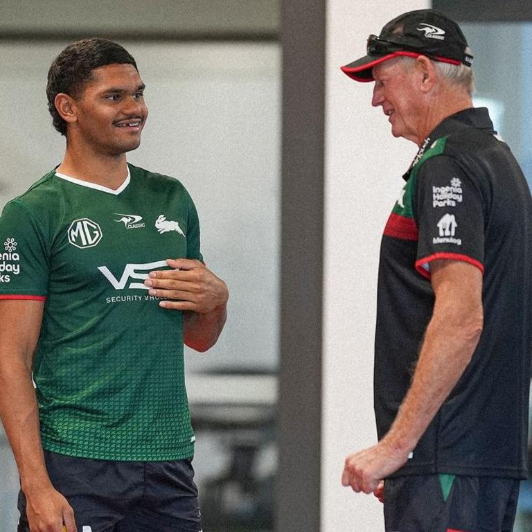 Tyrone Munro and Wayne Bennett at Souths HQ. Picture: Instagram/@ssfcrabbitohs