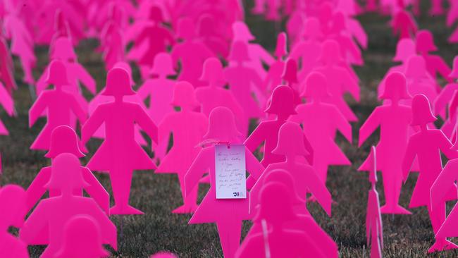 BCNA’s field of pink women represents the huge number of Australian women diagnosed with breast cancer each year.