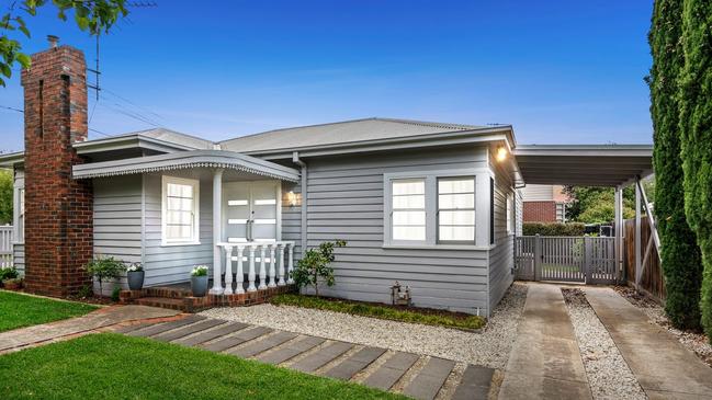 30 Lascelles Ave, sold for $829,000 after initially being listed for $849,000 to $869,000.