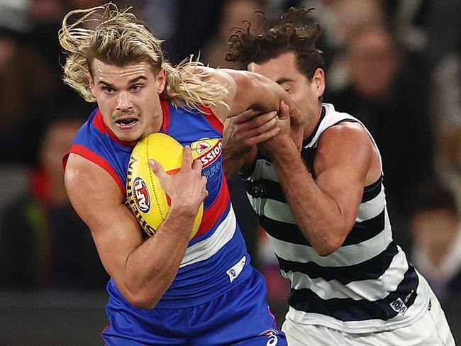 MELBOURNE. 03/06/2022..  AFL Round 12.  Western Bulldogs vs Geelong at Marvel Stadium.   Bulldog Bailey Smith breaks from the Luke Dahlhaus of the Cats tackle    . Photo by Michael Klein