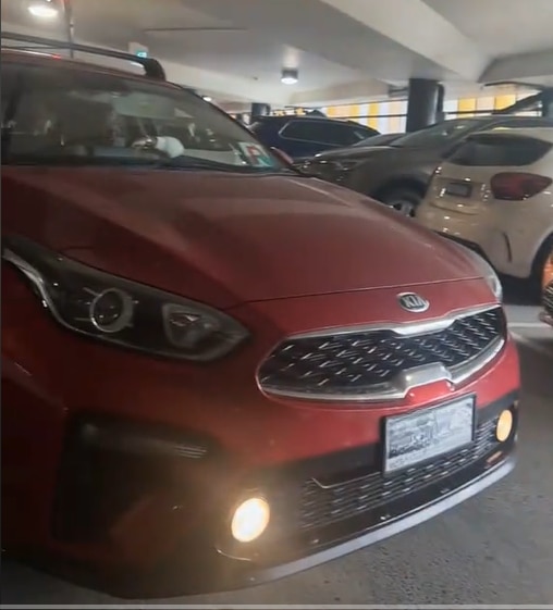 Two women tried to save a car spot in Chadstone shopping centre, and two cars told them off for it. Source: @lehenny_king/Tik Tok